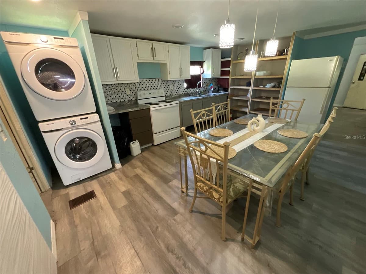 702 JERSEY COURT — photo 17 of 39