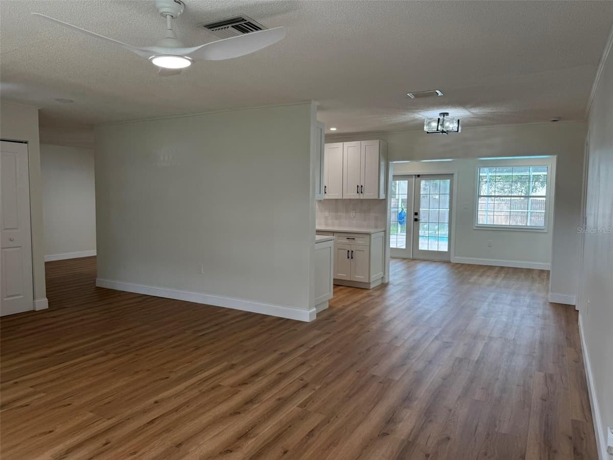 113 KENDALE DRIVE — photo 7 of 29