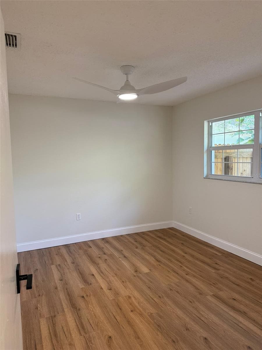 113 KENDALE DRIVE — photo 11 of 29