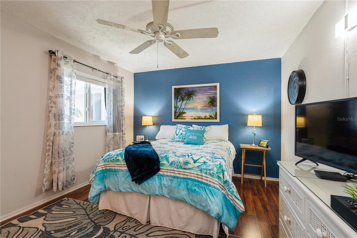 527 CAPE CORAL PARKWAY — photo 15 of 22