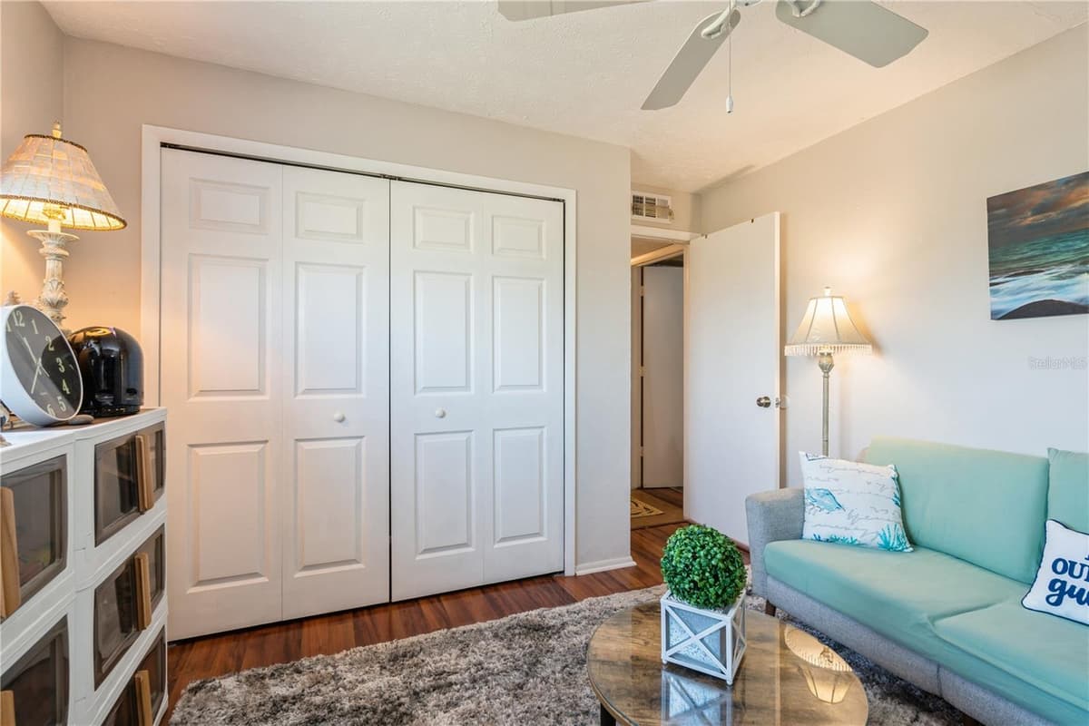 527 CAPE CORAL PARKWAY — photo 14 of 22