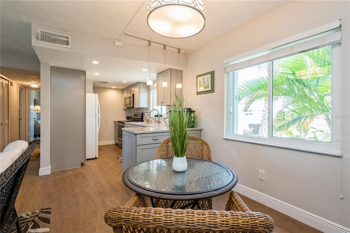 527 CAPE CORAL PARKWAY — photo 11 of 22