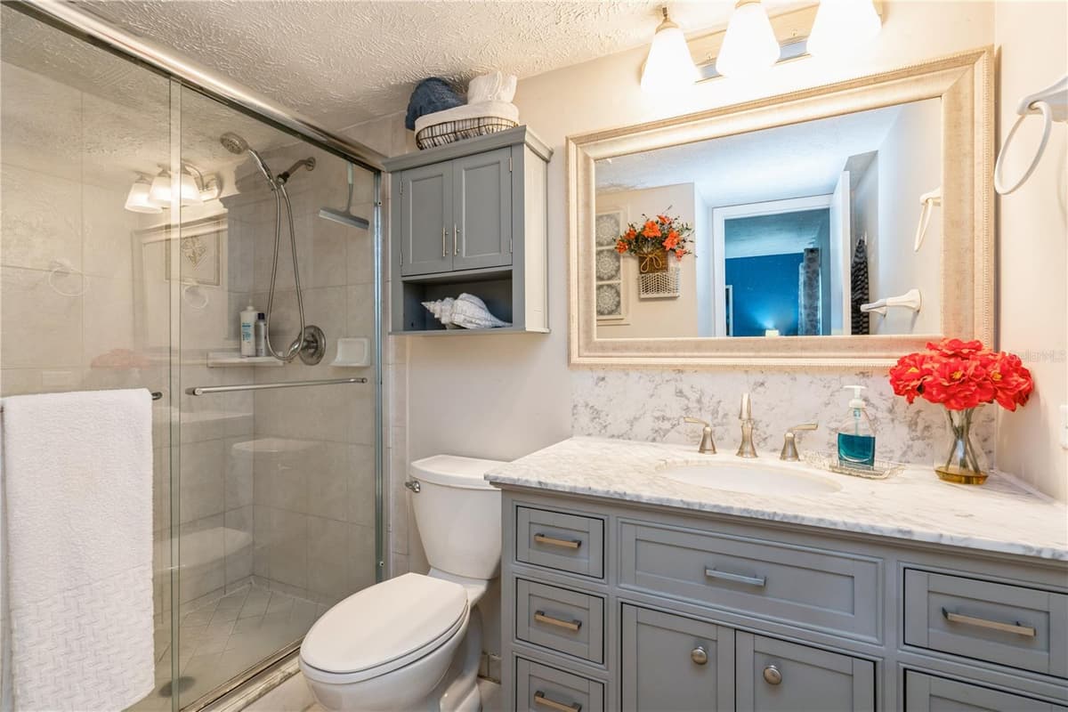 527 CAPE CORAL PARKWAY — photo 17 of 22