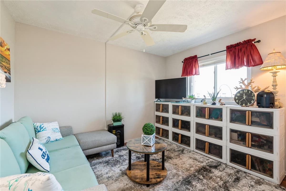 527 CAPE CORAL PARKWAY — photo 13 of 22