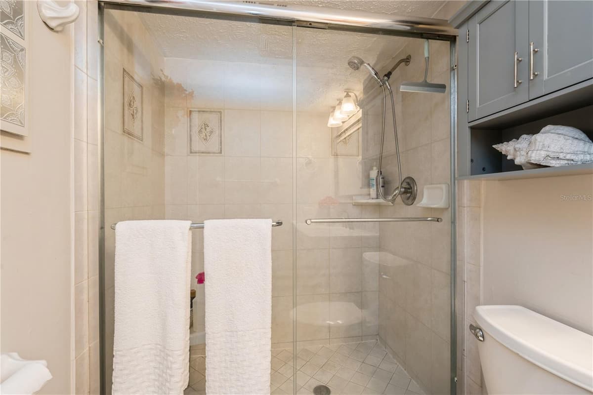 527 CAPE CORAL PARKWAY — photo 18 of 22