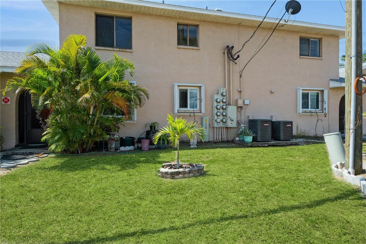 527 CAPE CORAL PARKWAY — photo 21 of 22
