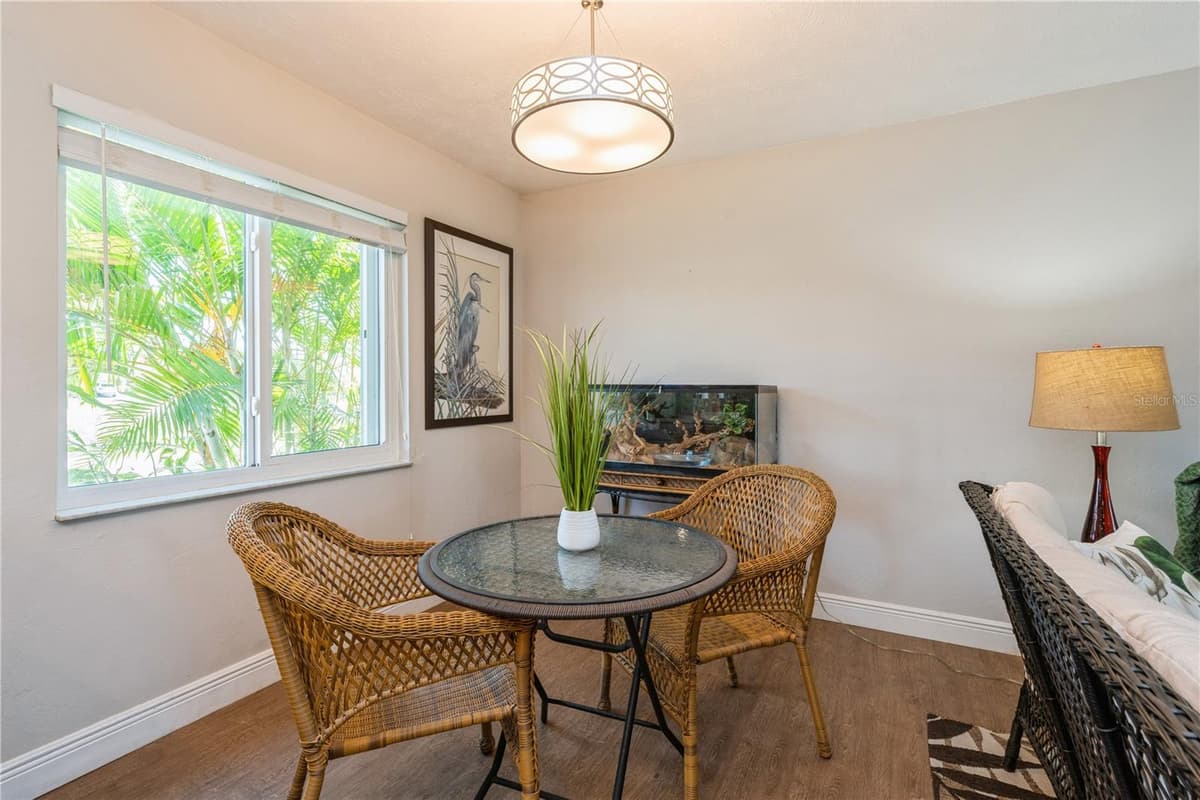 527 CAPE CORAL PARKWAY — photo 10 of 22