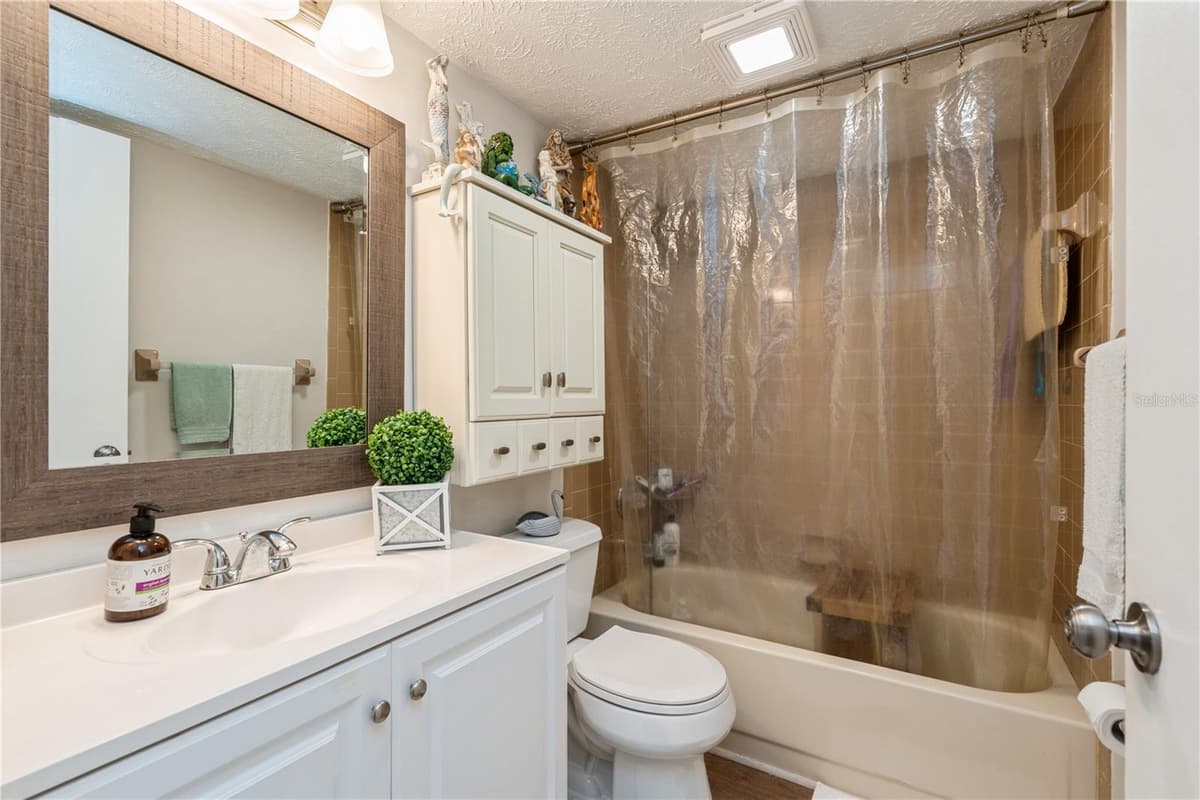 527 CAPE CORAL PARKWAY — photo 12 of 22