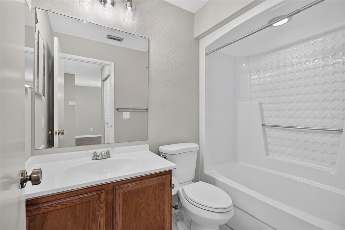 7360 ULMERTON ROAD — photo 12 of 40