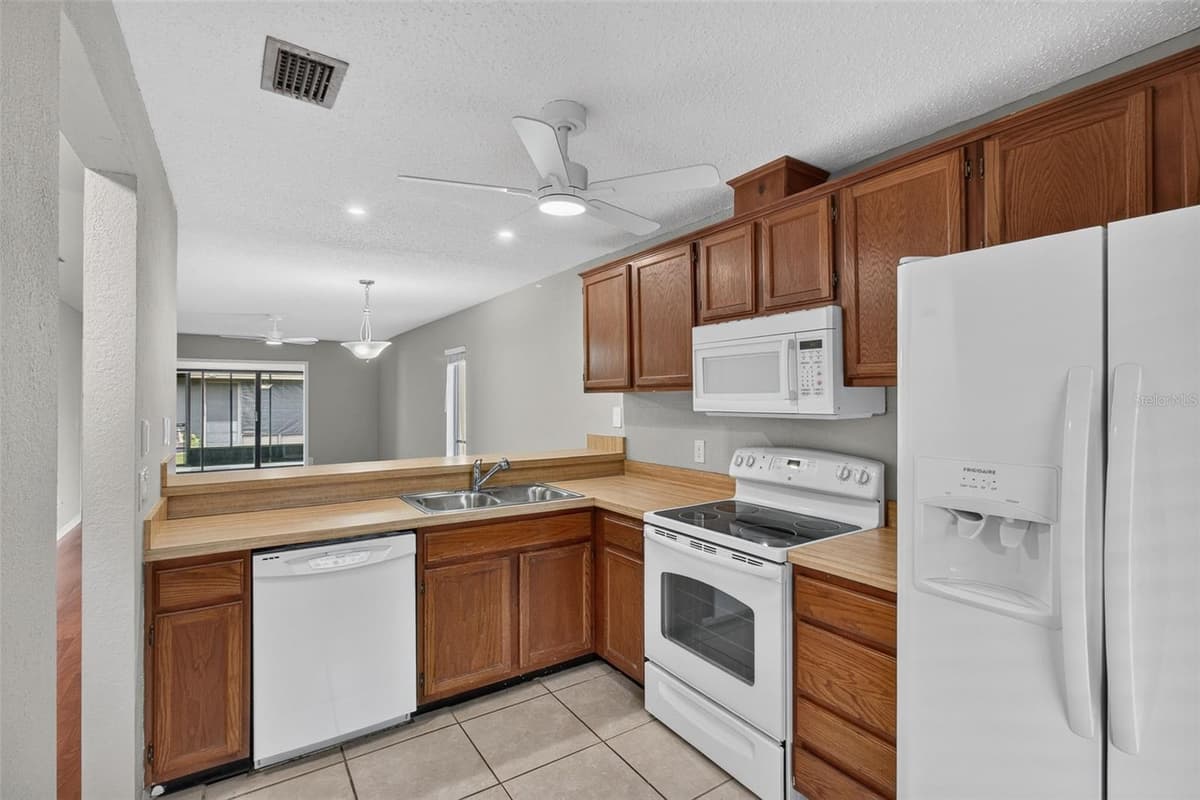 7360 ULMERTON ROAD — photo 7 of 40