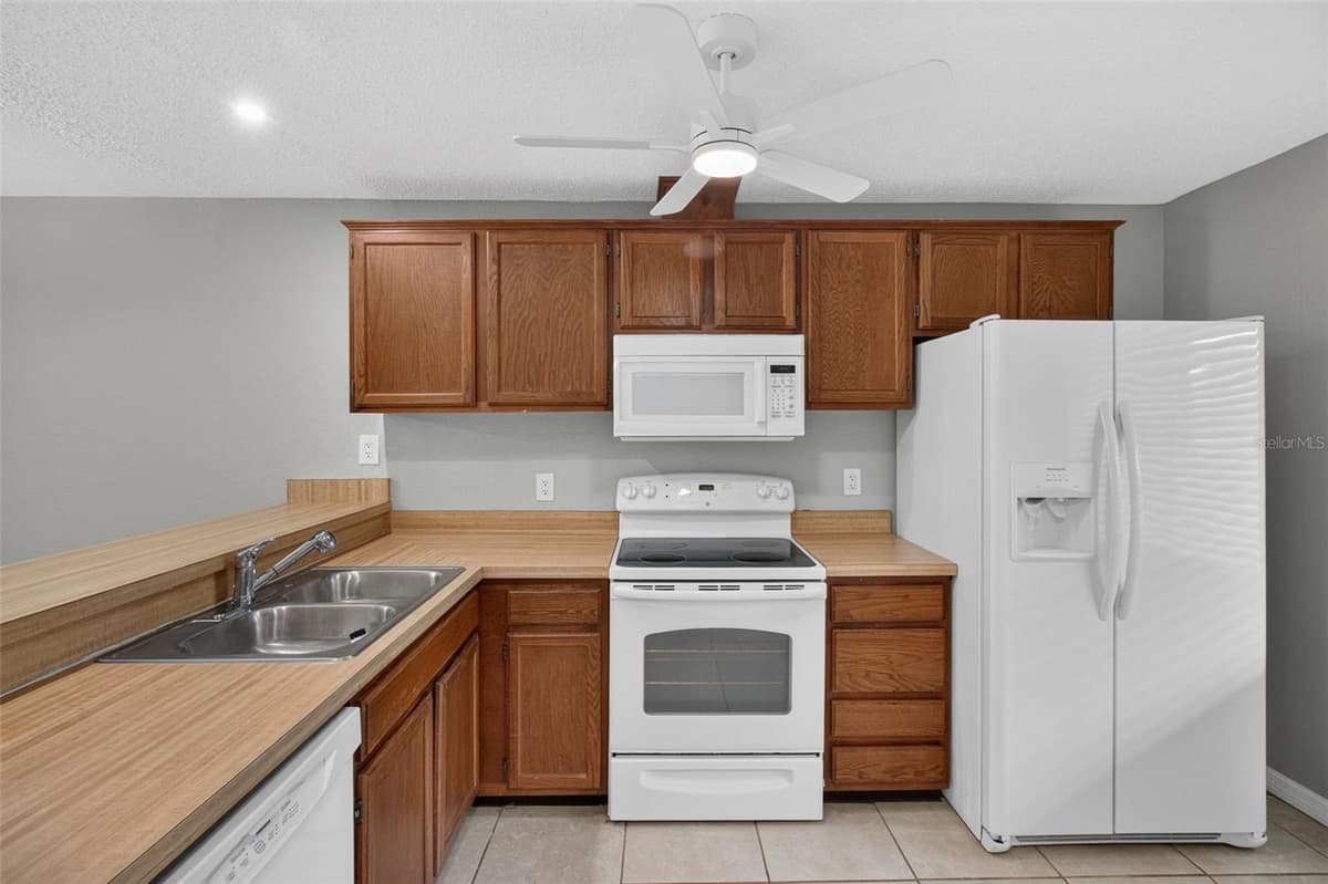 7360 ULMERTON ROAD — photo 6 of 40