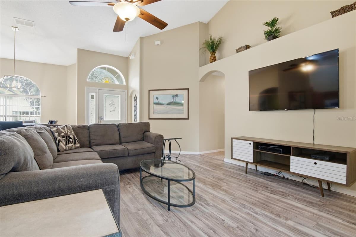 15828 HERON HILL STREET — photo 5 of 33