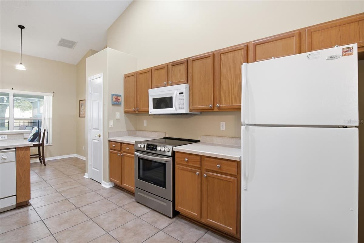 15828 HERON HILL STREET — photo 11 of 33