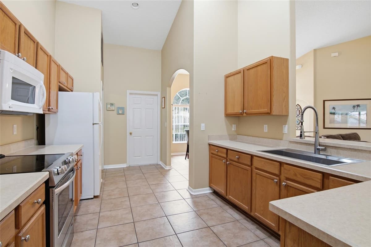 15828 HERON HILL STREET — photo 12 of 33