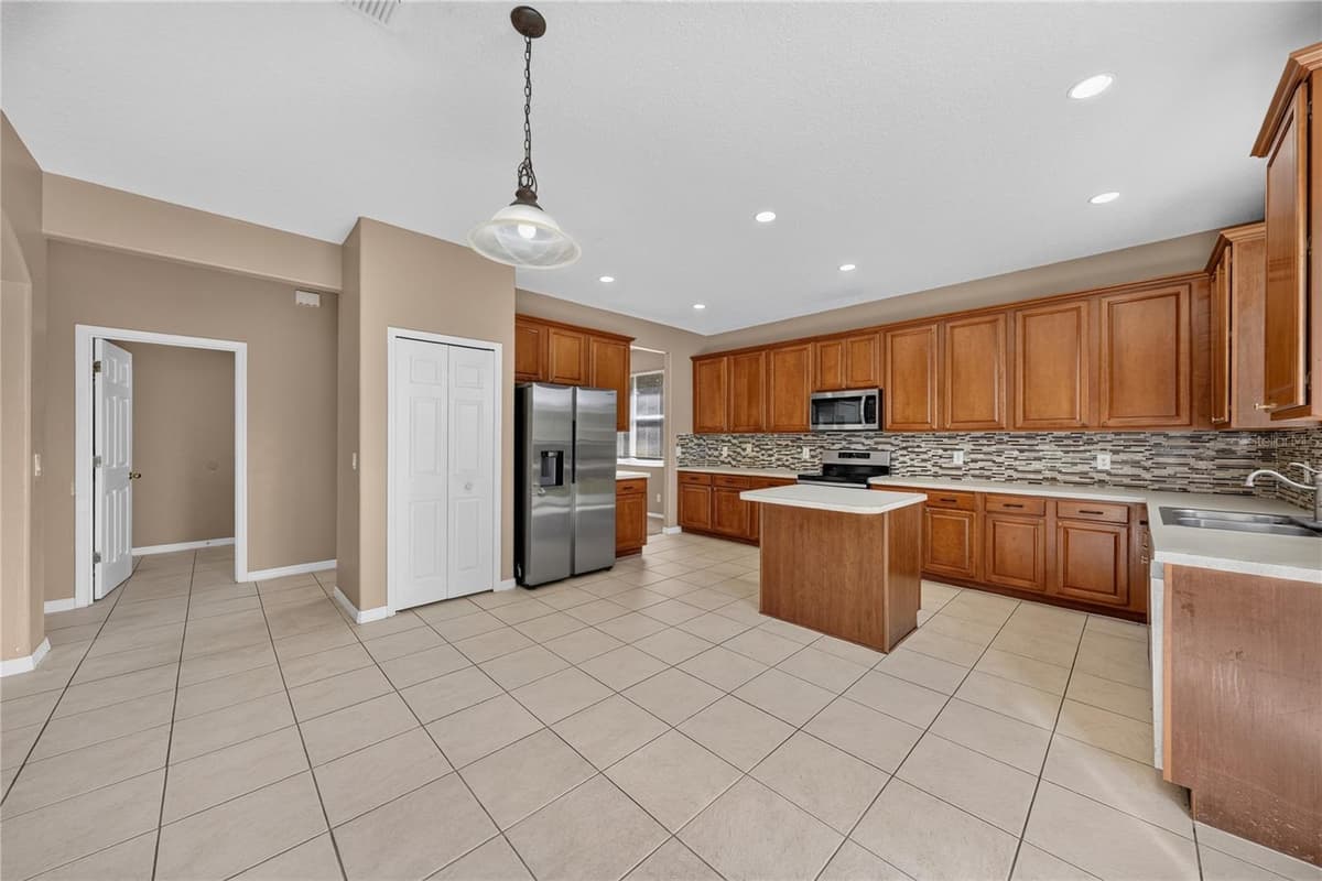 223 LARGOVISTA DR. — photo 13 of 55