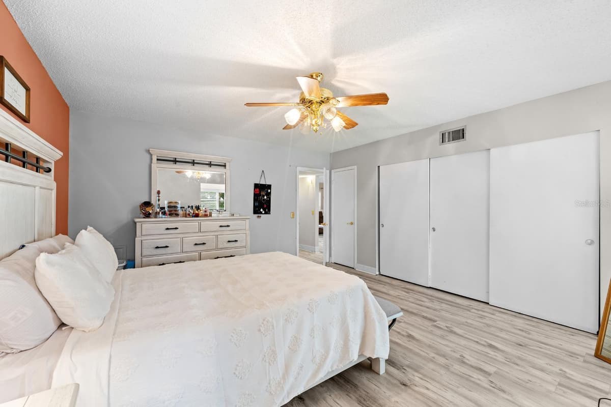 2416 WORLD PARKWAY BOULEVARD — photo 15 of 25