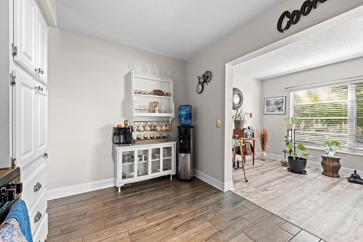 2416 WORLD PARKWAY BOULEVARD — photo 8 of 25