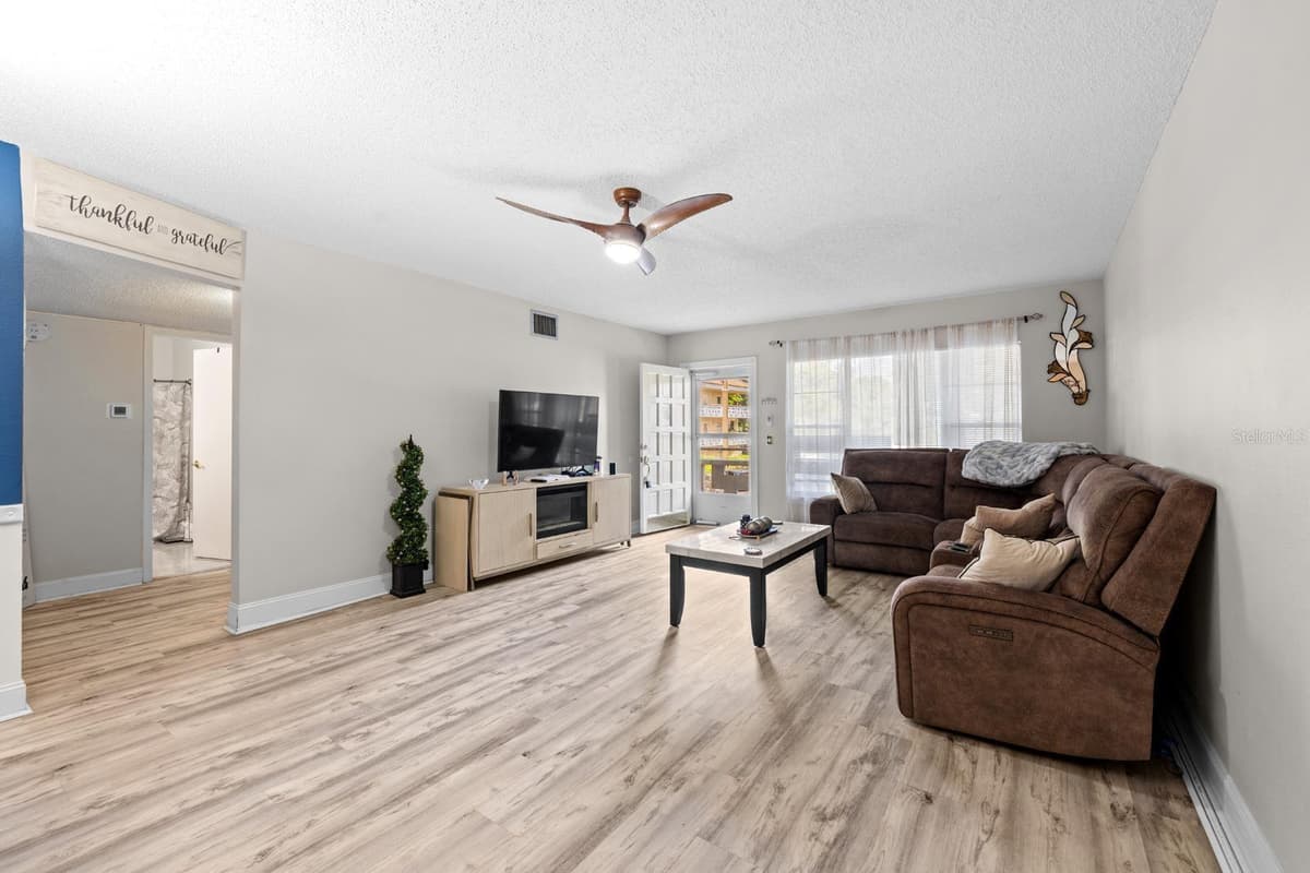 2416 WORLD PARKWAY BOULEVARD — photo 3 of 25