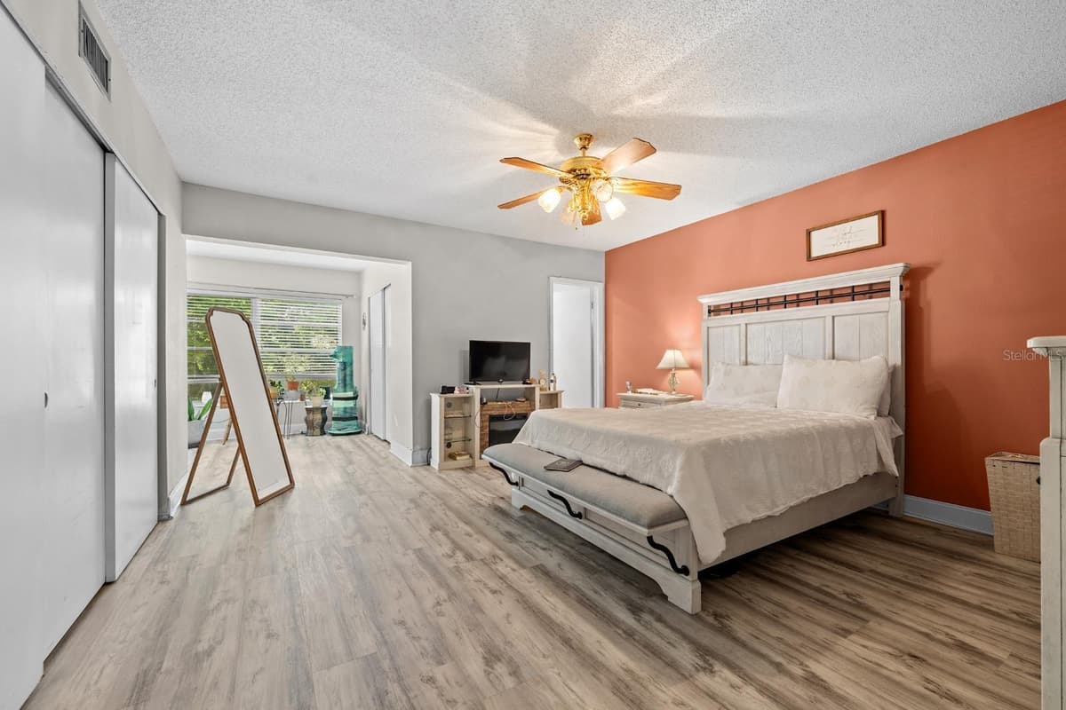 2416 WORLD PARKWAY BOULEVARD — photo 14 of 25