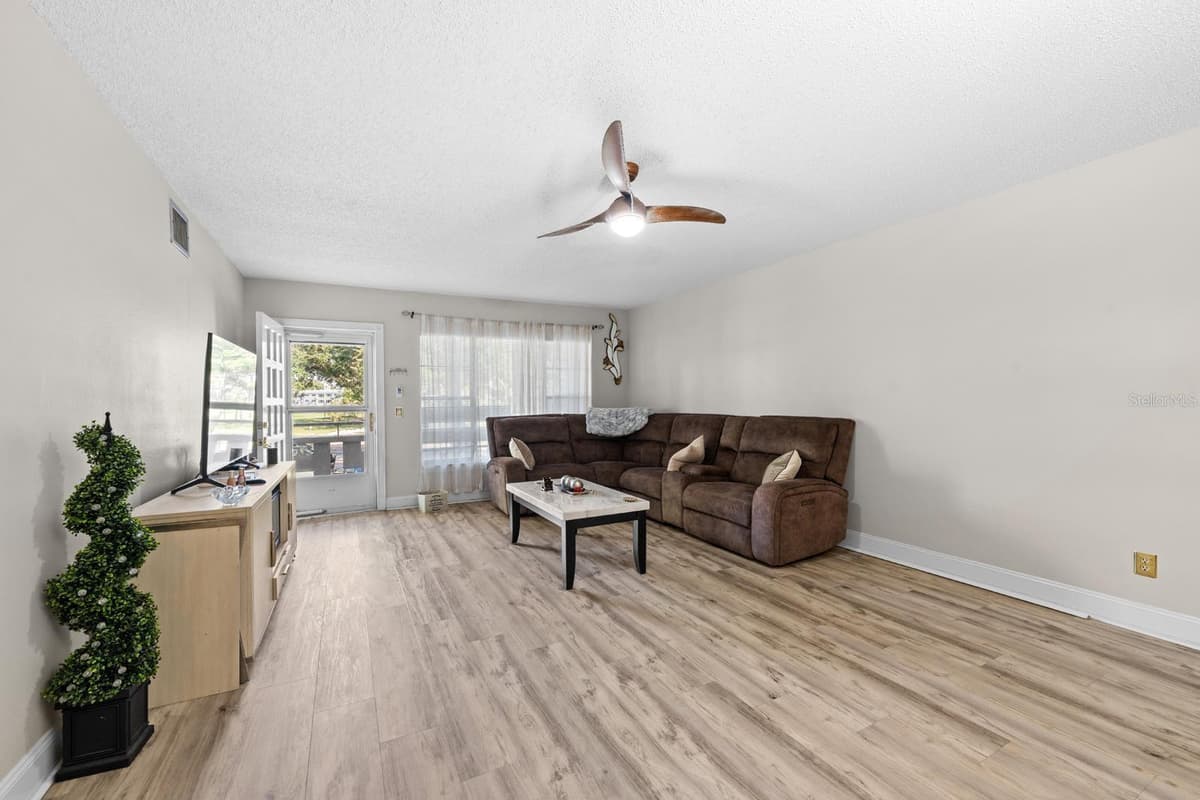 2416 WORLD PARKWAY BOULEVARD — photo 4 of 25