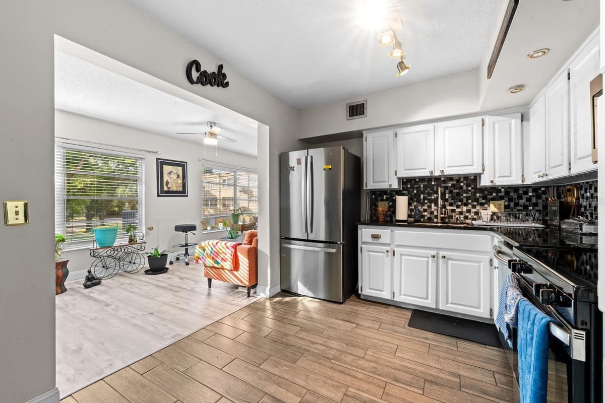 2416 WORLD PARKWAY BOULEVARD — photo 9 of 25