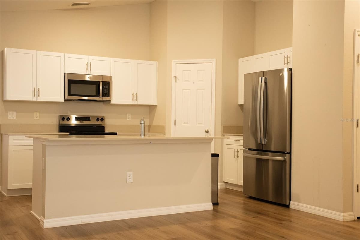 1341 DERRY AVENUE — photo 13 of 39