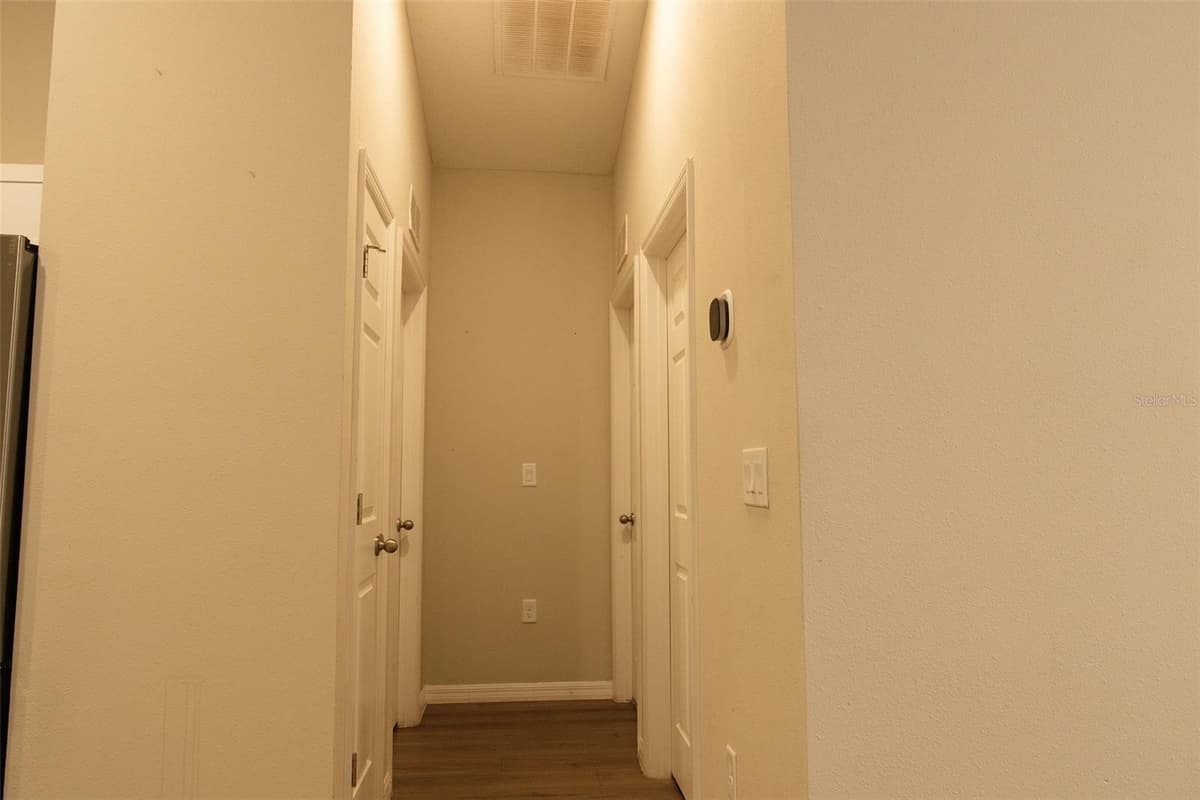 1341 DERRY AVENUE — photo 10 of 39