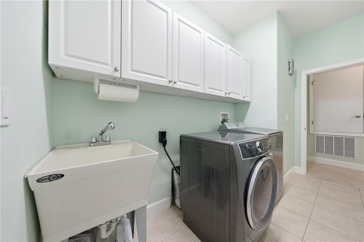489 LUNA BELLA LANE — photo 44 of 66