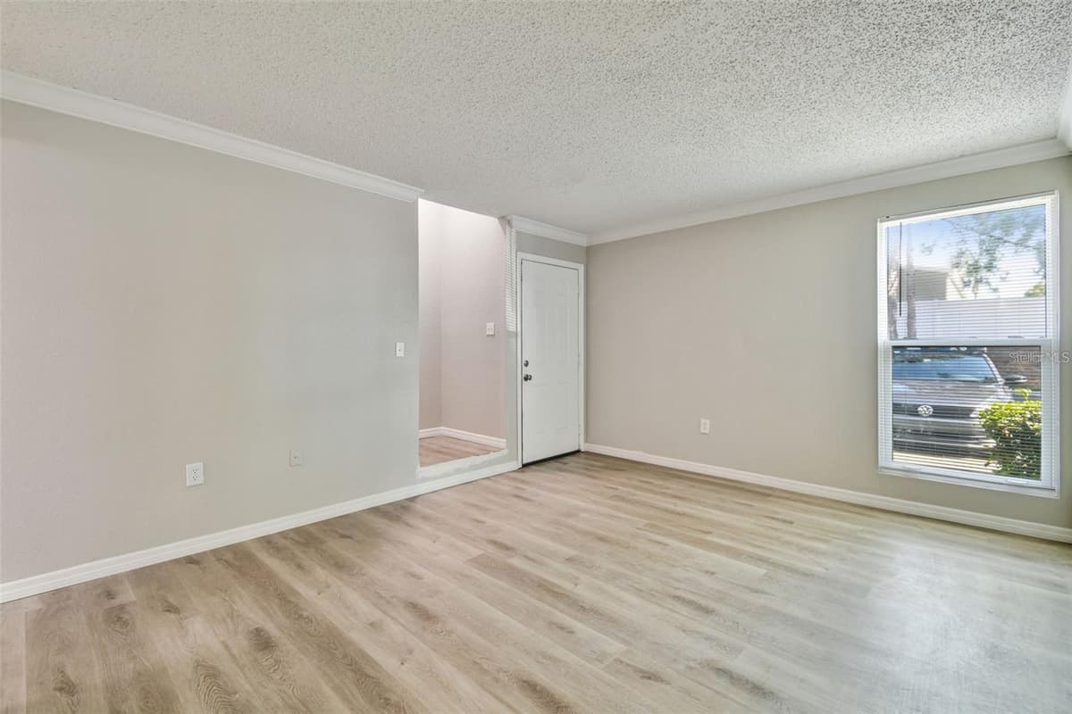 726 HAVEN PLACE — photo 3 of 46
