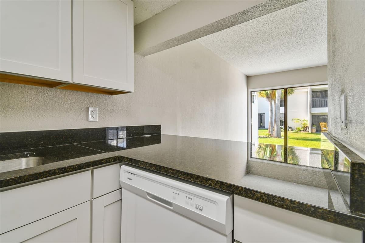 726 HAVEN PLACE — photo 10 of 46