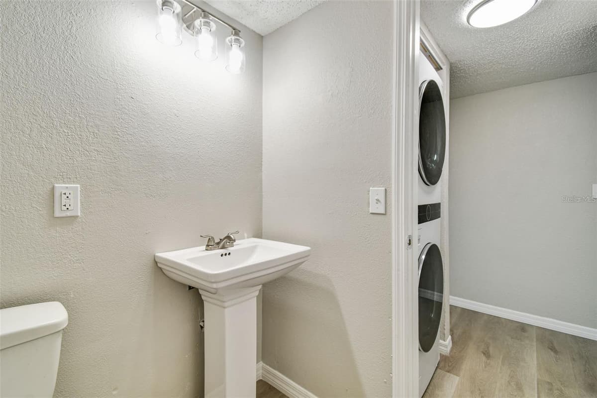 726 HAVEN PLACE — photo 9 of 46