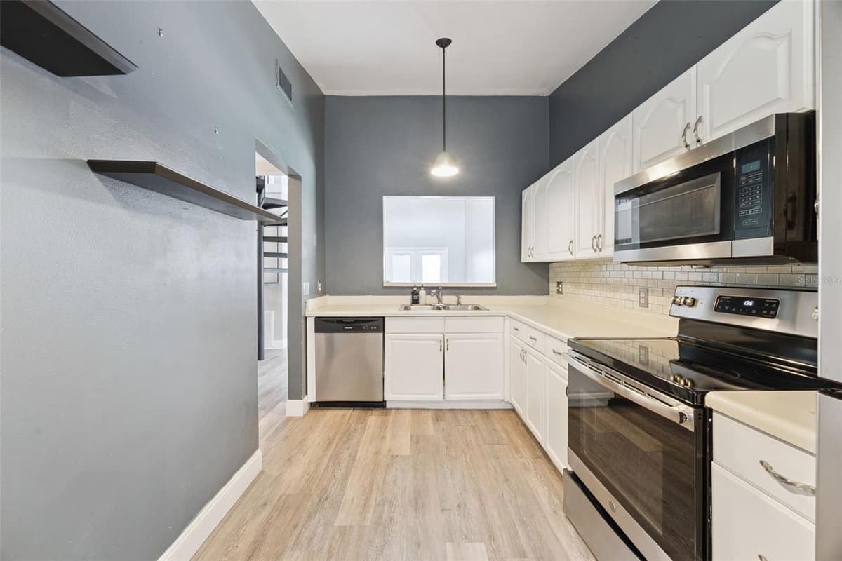 215 ARBOR CIRCLE — photo 14 of 38