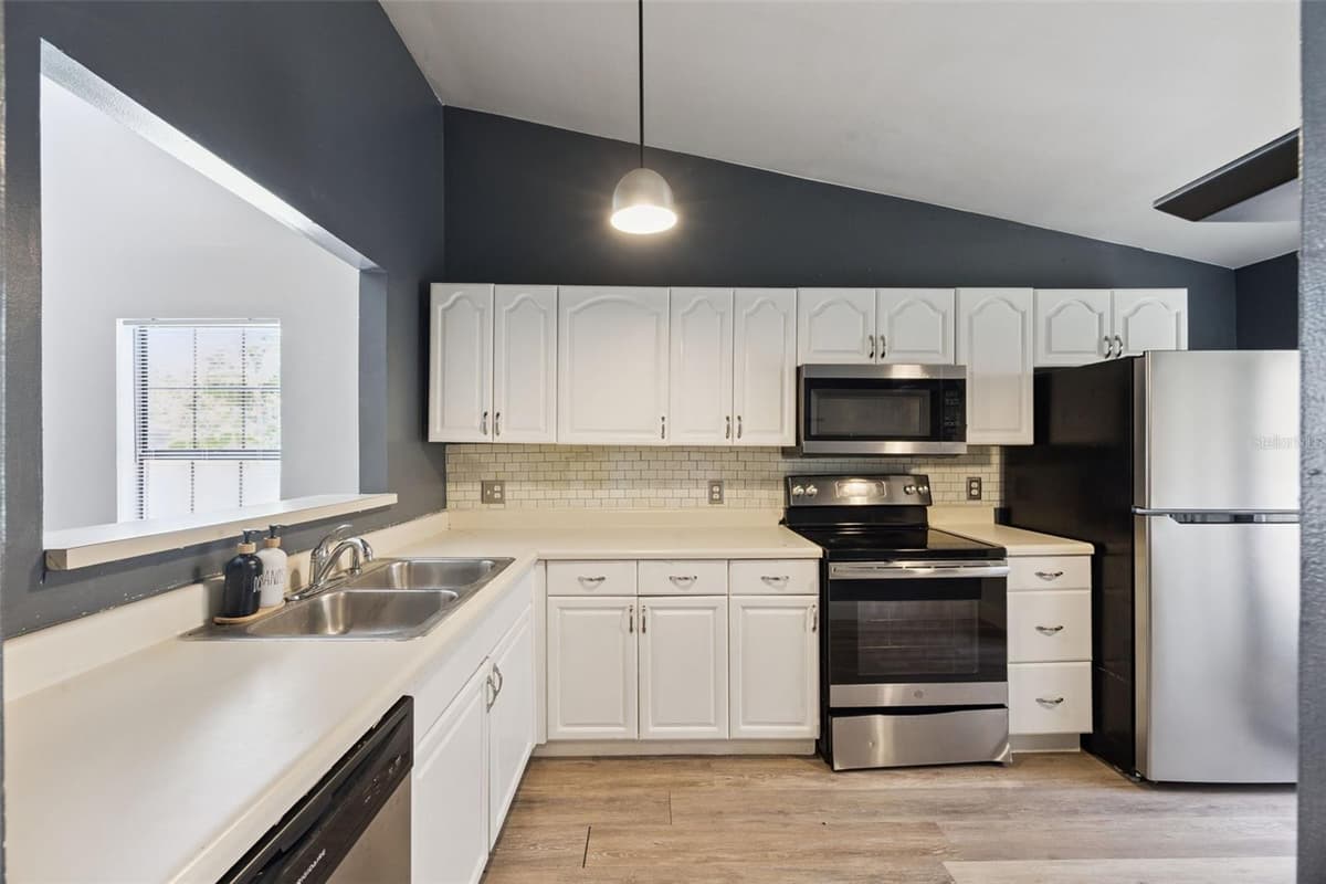 215 ARBOR CIRCLE — photo 15 of 38
