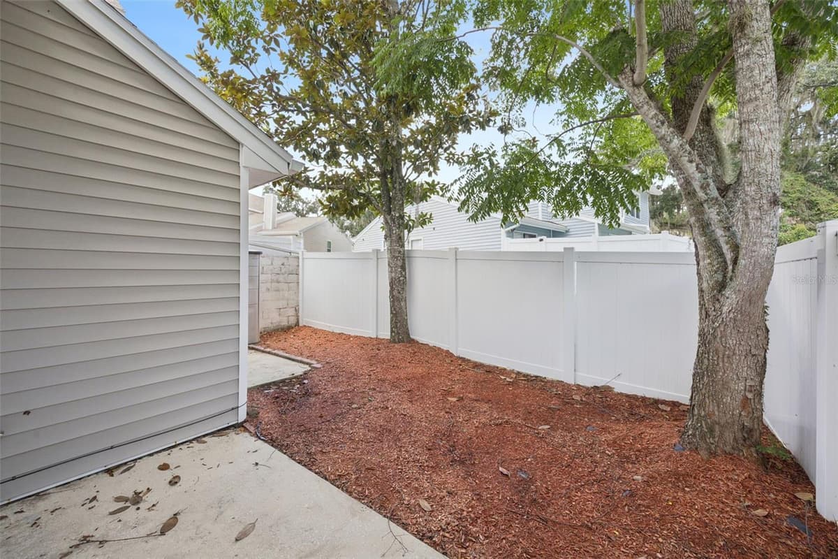 215 ARBOR CIRCLE — photo 33 of 38