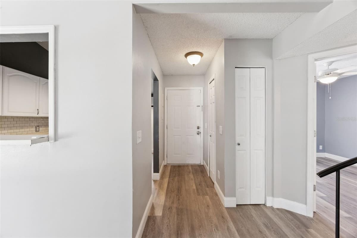 215 ARBOR CIRCLE — photo 6 of 38