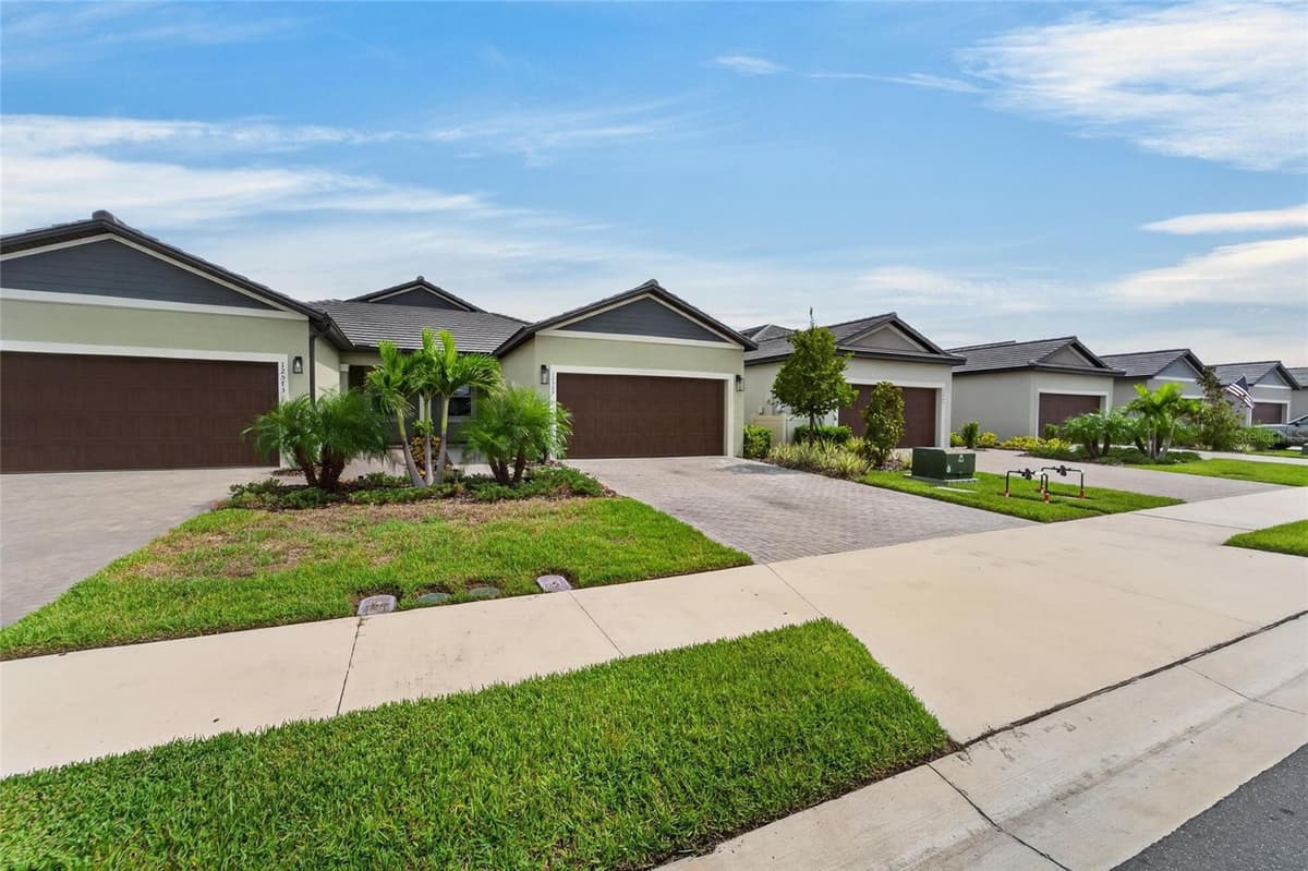 12569 LILY QUARTZ LOOP — photo 41 of 83
