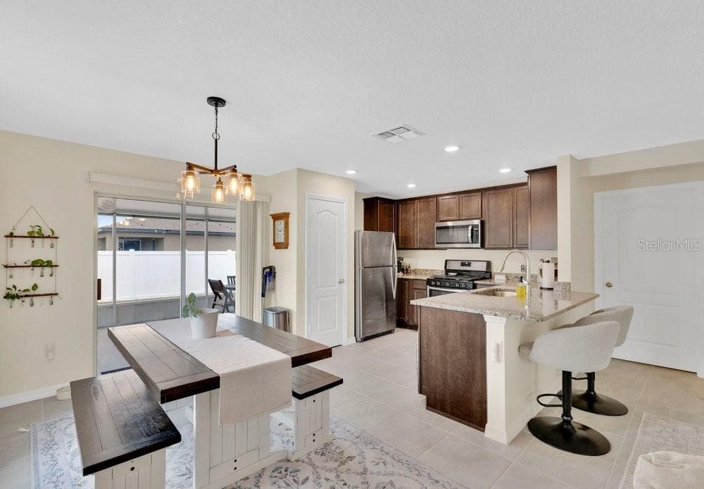 392 KENSINGTON VIEW DRIVE — photo 7 of 25