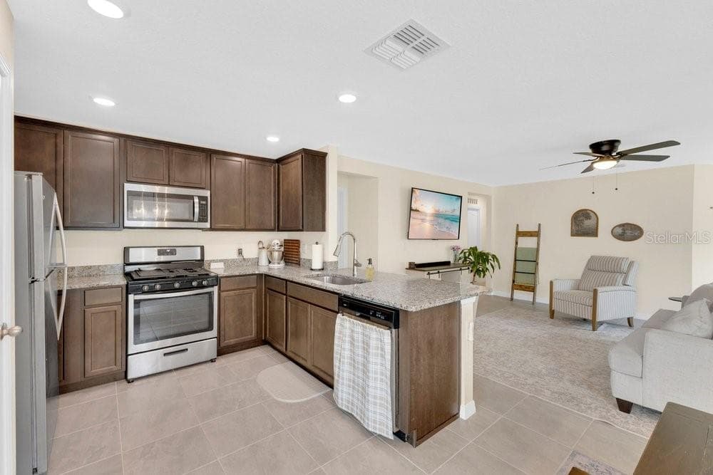392 KENSINGTON VIEW DRIVE — photo 10 of 25