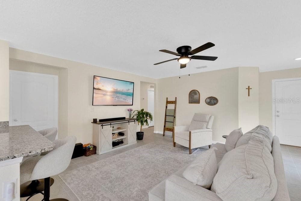 392 KENSINGTON VIEW DRIVE — photo 5 of 25