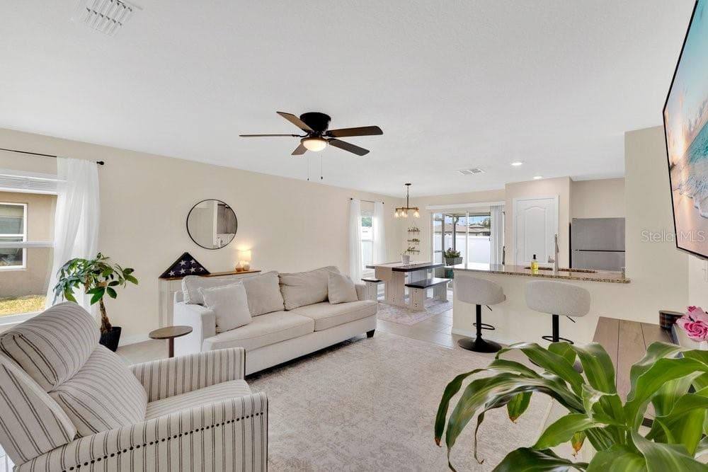 392 KENSINGTON VIEW DRIVE — photo 3 of 25