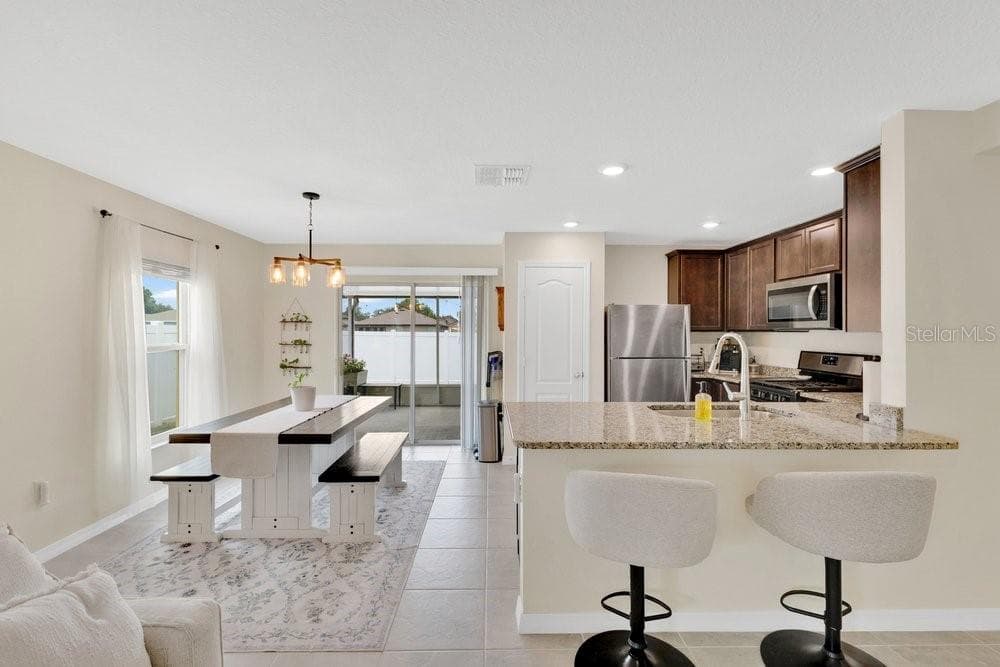 392 KENSINGTON VIEW DRIVE — photo 8 of 25