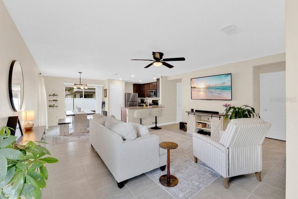 392 KENSINGTON VIEW DRIVE — photo 4 of 25