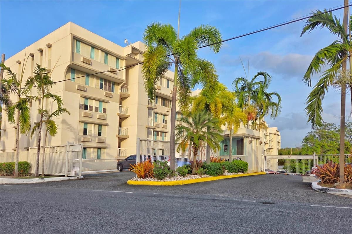 2 CONDOMINIO EL MARIA — photo 1 of 17