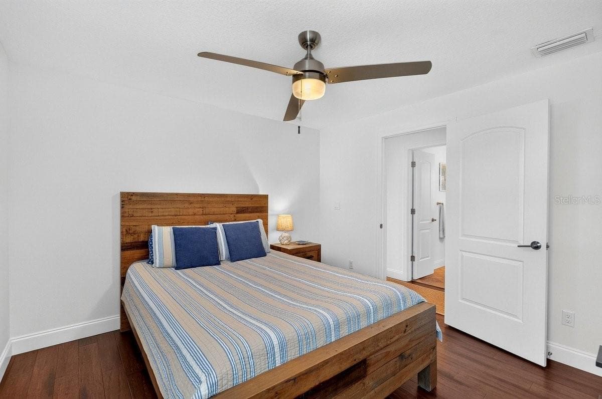 4717 ATLANTIC AVENUE — photo 34 of 61
