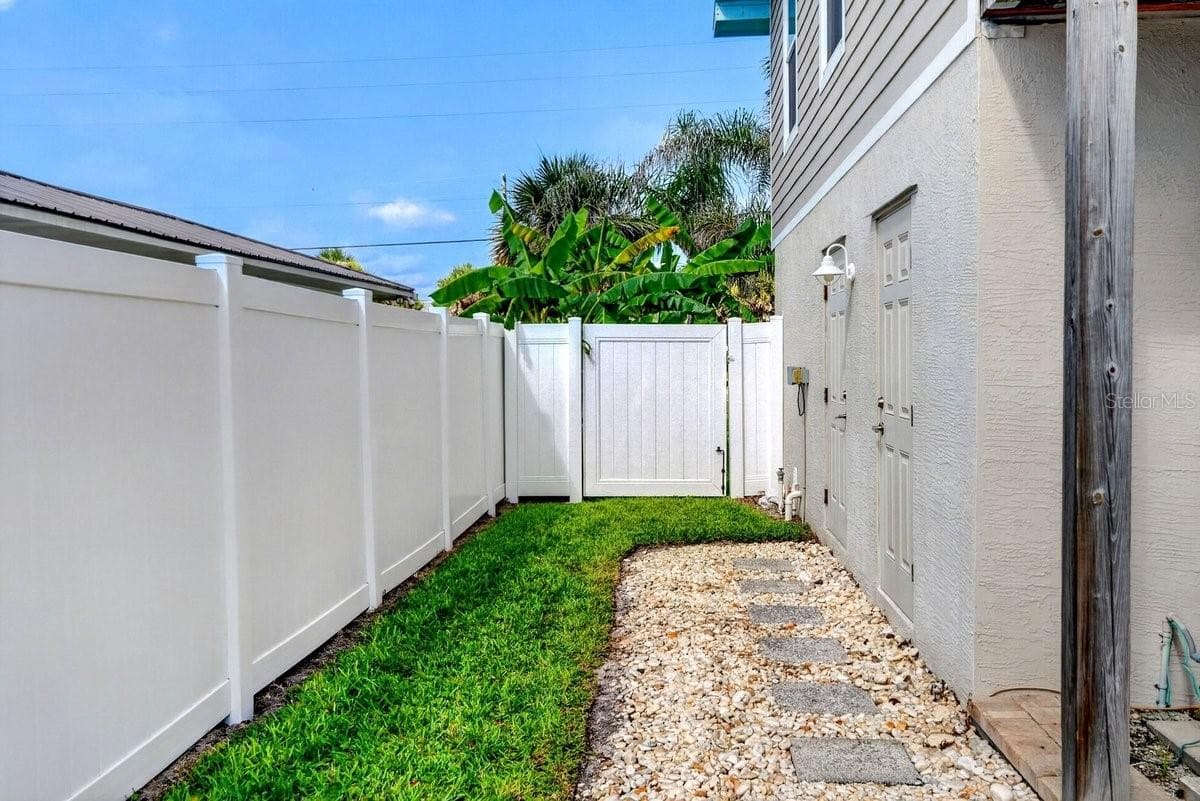 4717 ATLANTIC AVENUE — photo 15 of 61