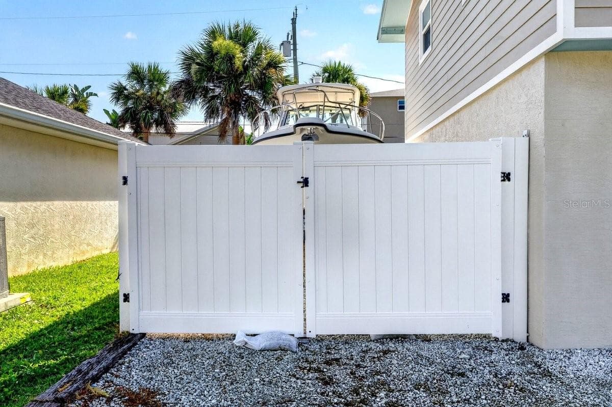 4717 ATLANTIC AVENUE — photo 5 of 61