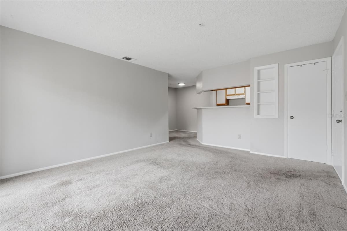 249 AFTON SQUARE — photo 7 of 34