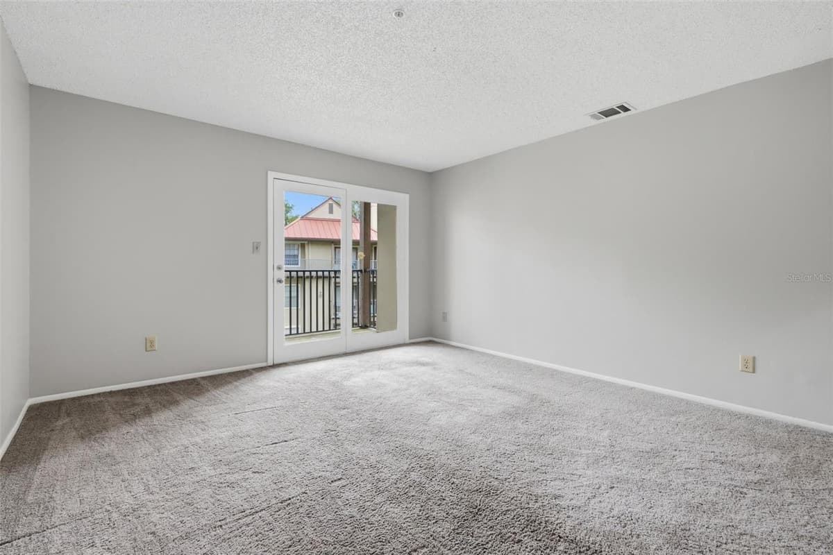 249 AFTON SQUARE — photo 8 of 34