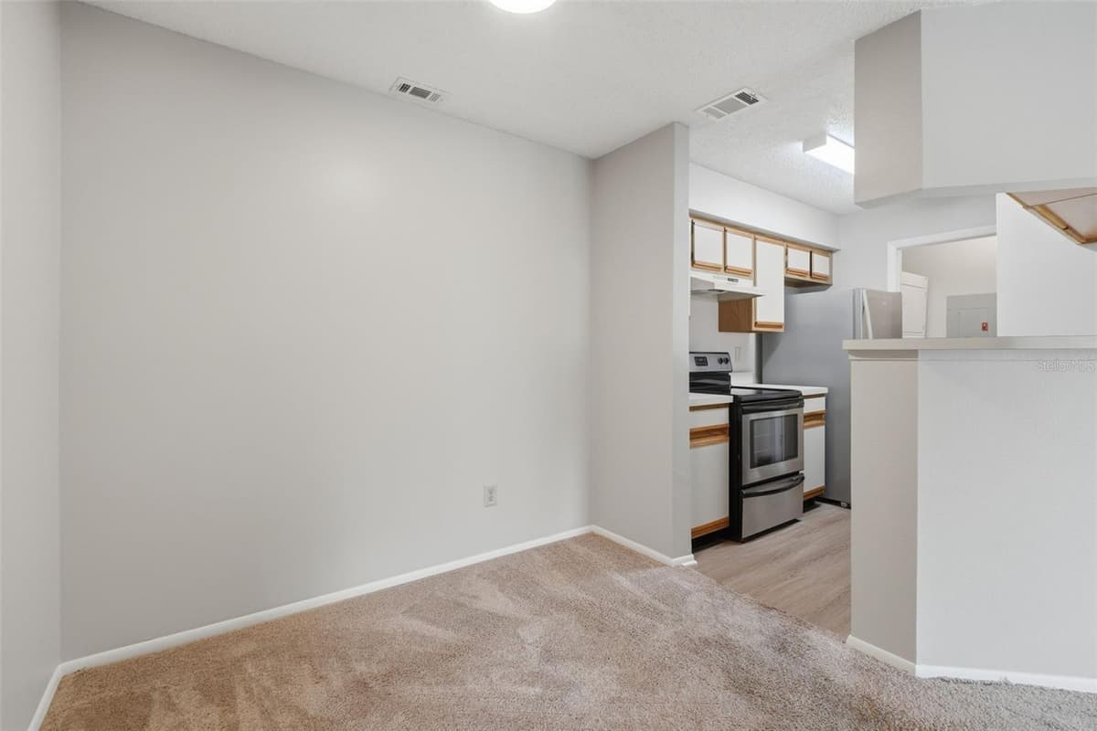 249 AFTON SQUARE — photo 12 of 34