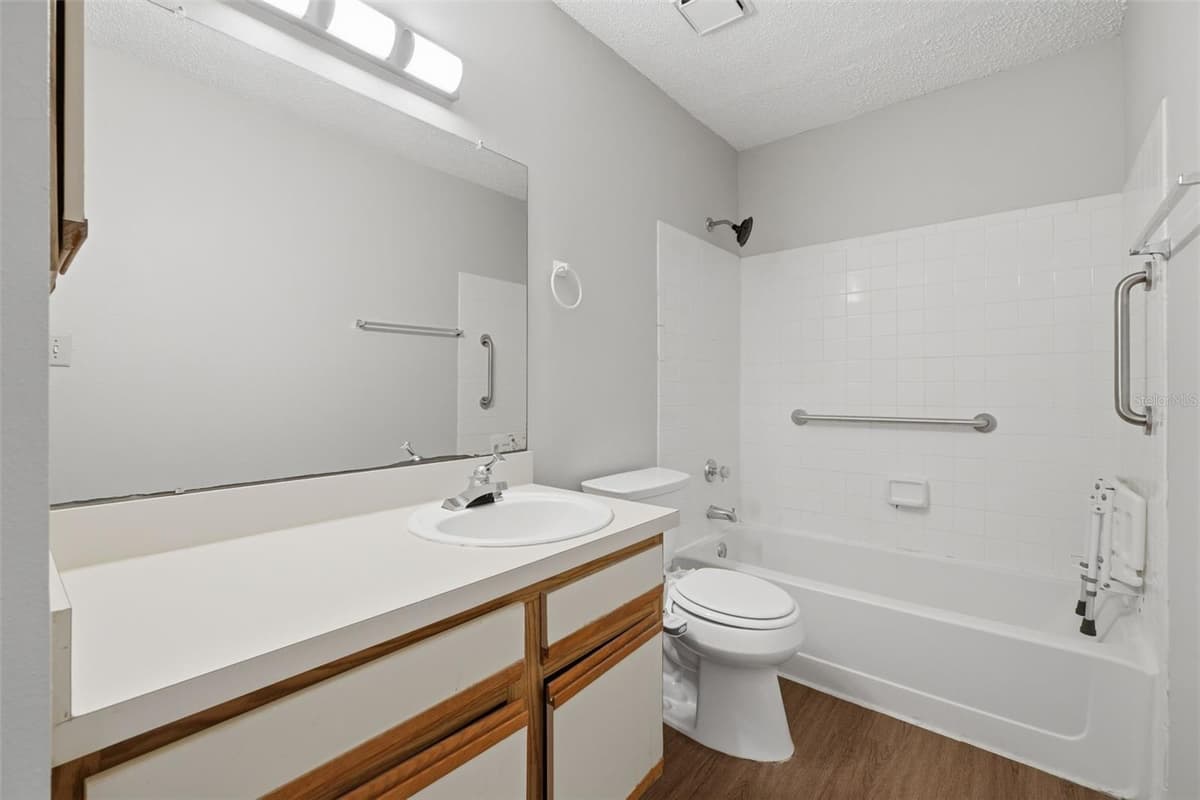 249 AFTON SQUARE — photo 17 of 34